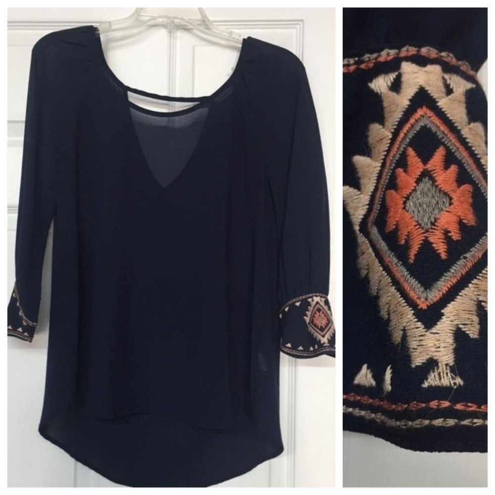 Embroidered Southwest Detail Cuffs Navy Blue Flowy Top Sz S